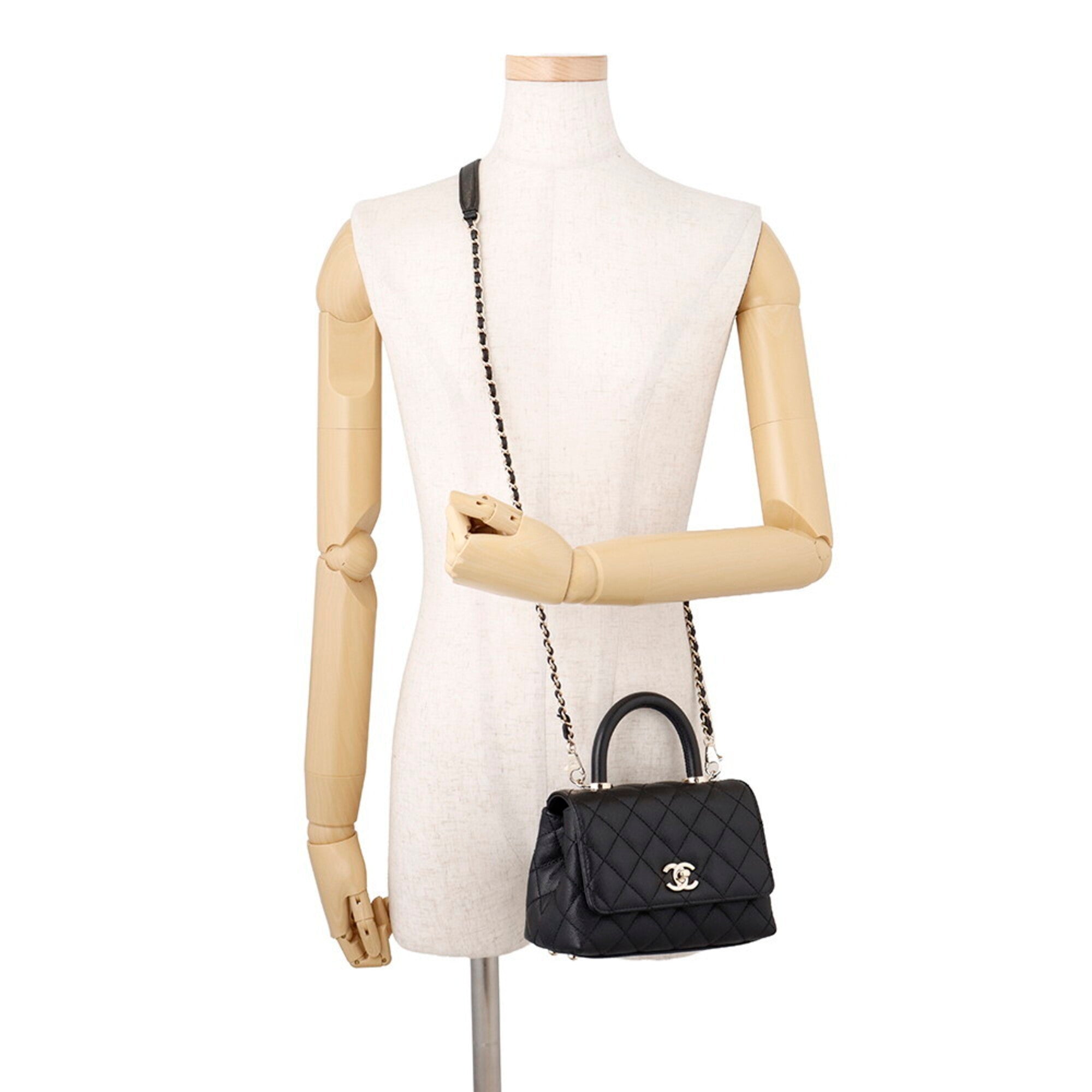 Chanel Matelasse Black Grained Calfskin Handbag (Pre-Owned)