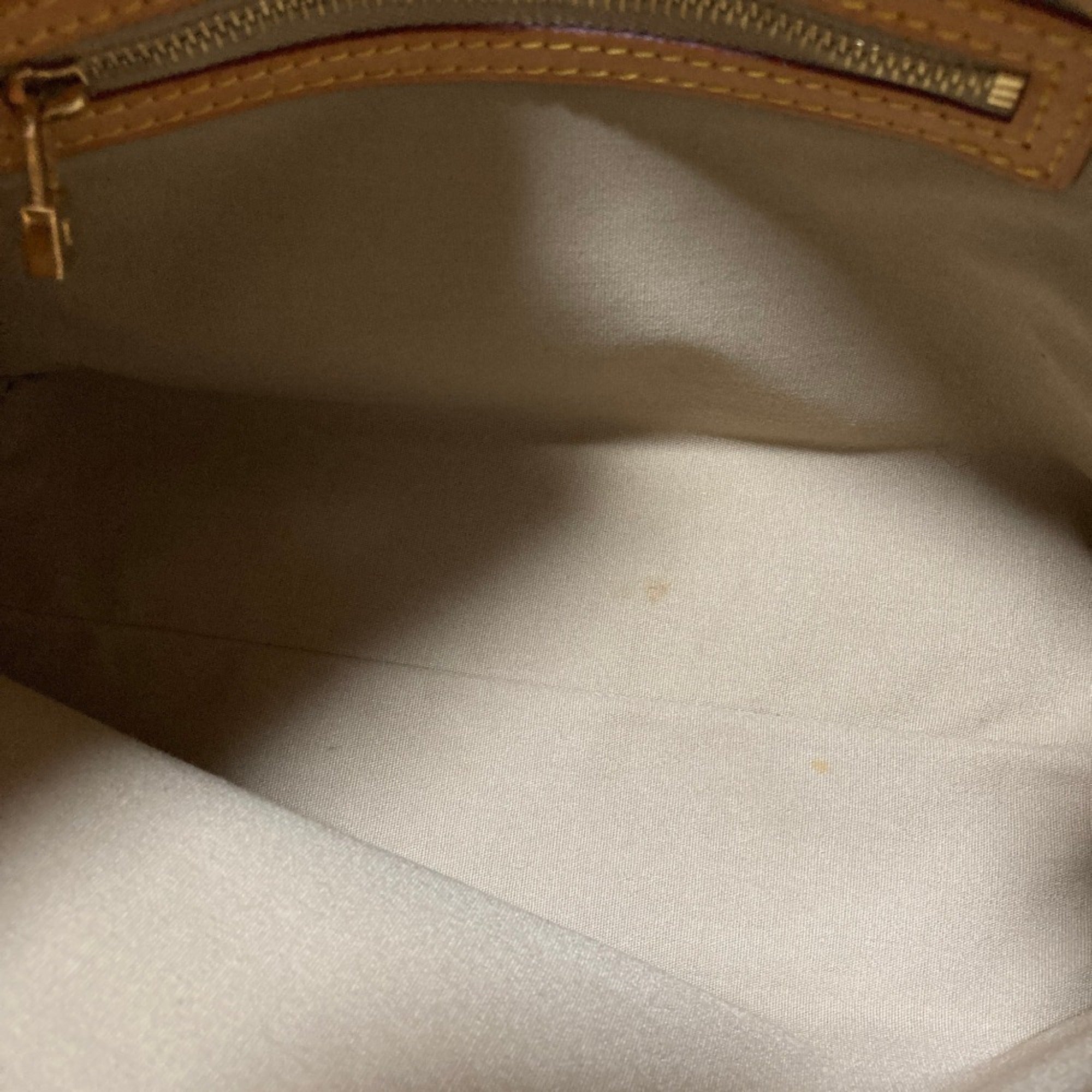 Louis Vuitton Beige Monogram Monogram Vernis Handbag (Pre-Owned)