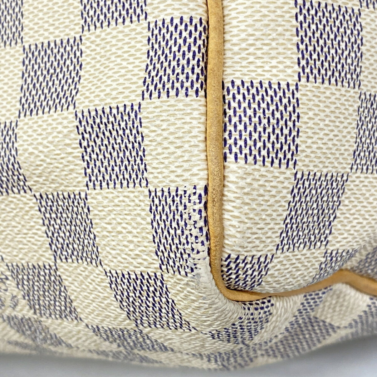 Louis Vuitton White Handbag (Pre-Owned)