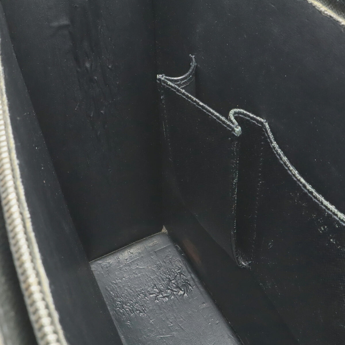 Louis Vuitton Ardoise Taiga Leather Leather Briefcase (Pre-Owned)