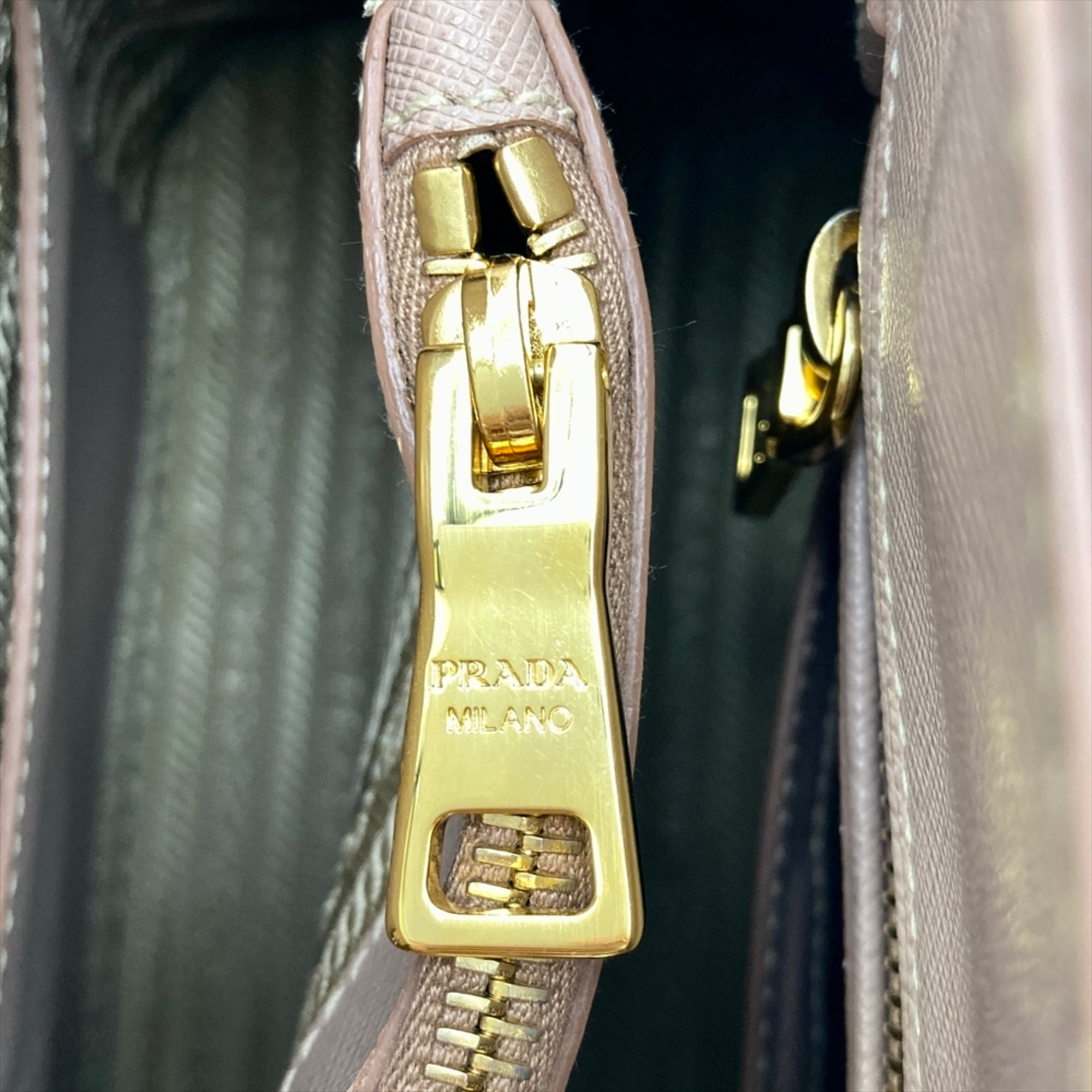 Prada Saffiano Pink Leather Handbag (Pre-Owned)