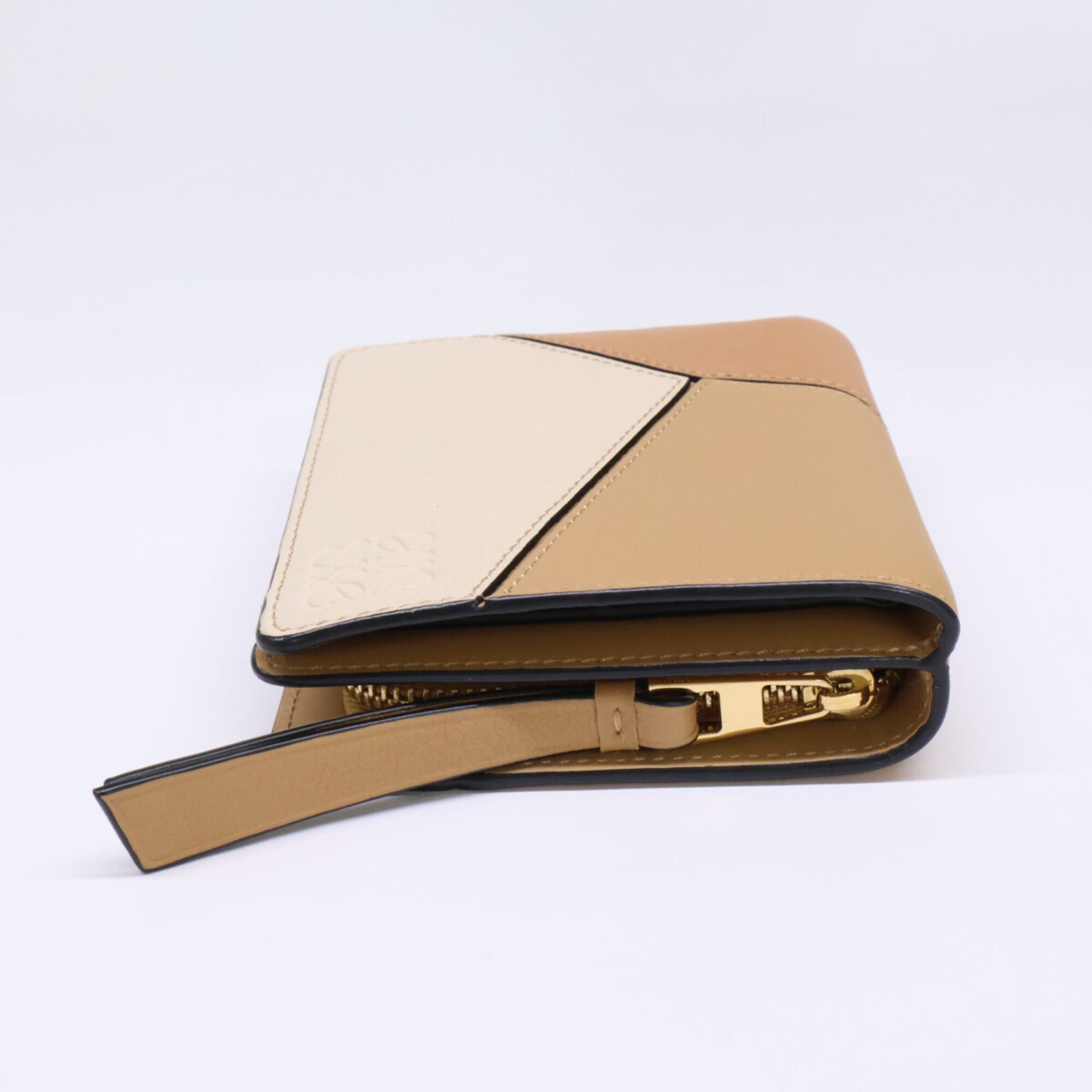 Loewe Beige Leather Wallet (Bi-Fold) (Pre-Owned)