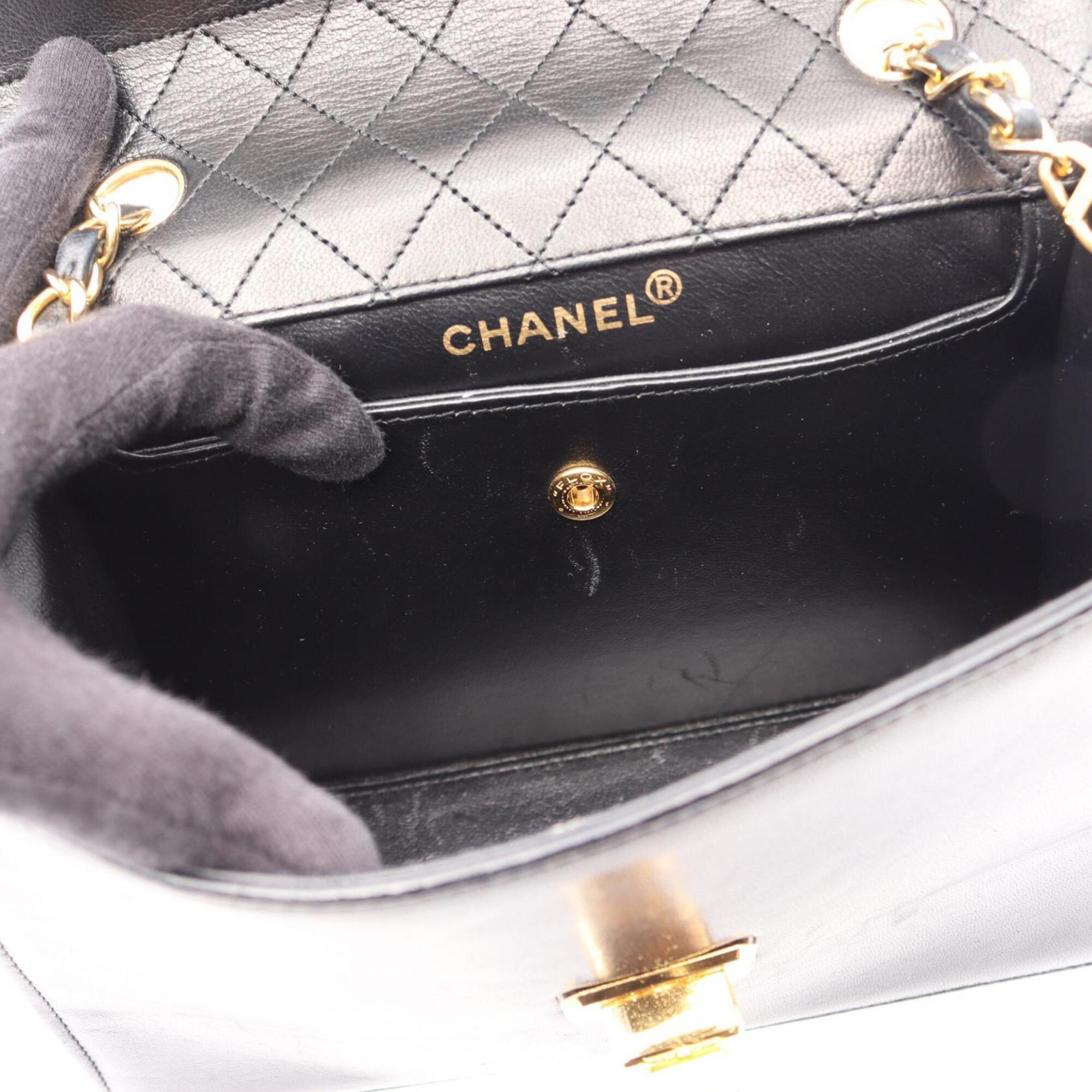 Chanel Black White Leather Handbag Shoulder Bag (Pre-Owned)