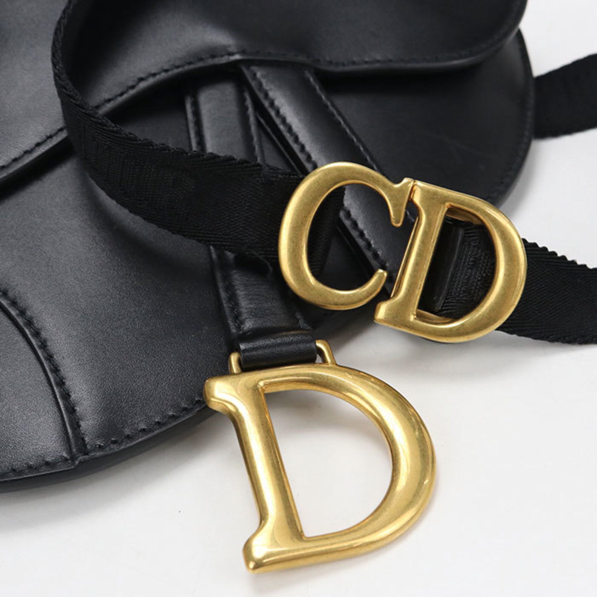 Christian Dior Black Leather Sling Bag (Pre-Owned)
