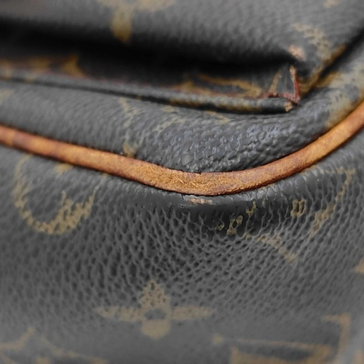 Louis Vuitton Brown Monogram Monogram Shoulder Bag (Pre-Owned)