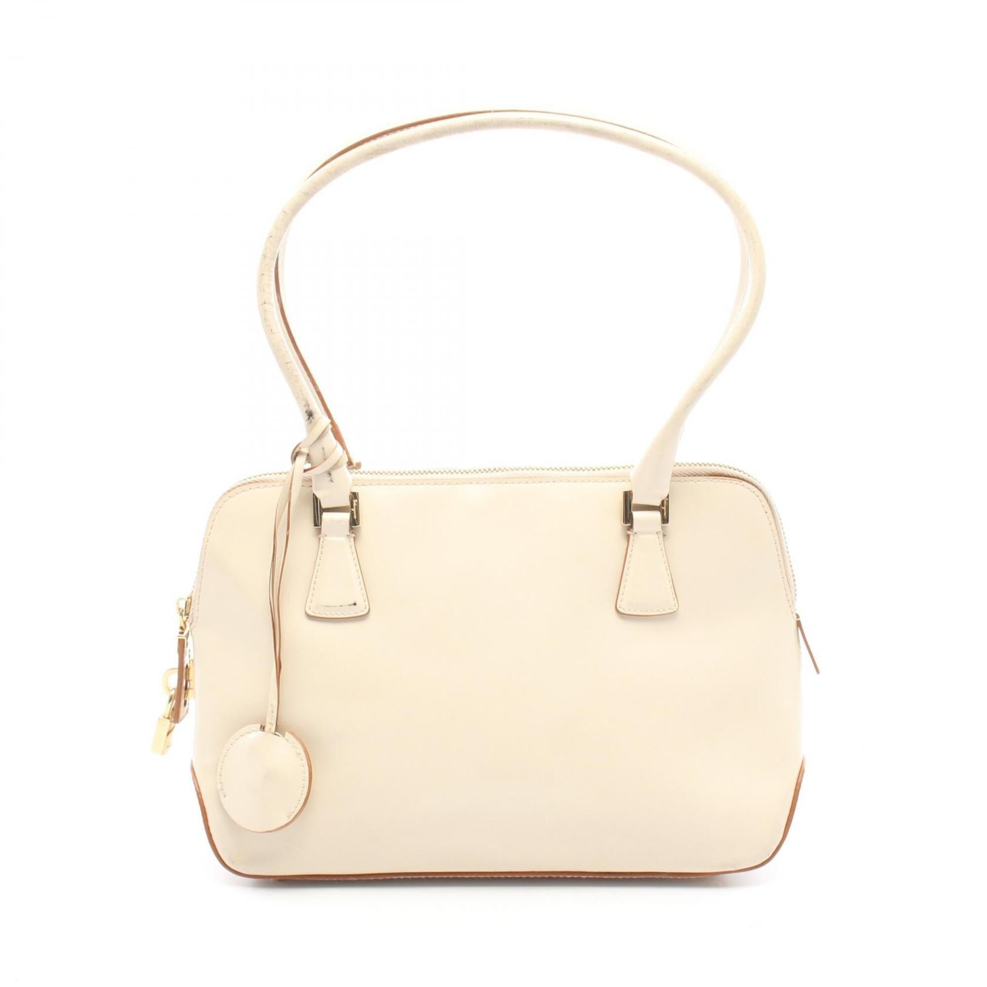 Salvatore Ferragamo Ivory Leather Handbag (Pre-Owned)