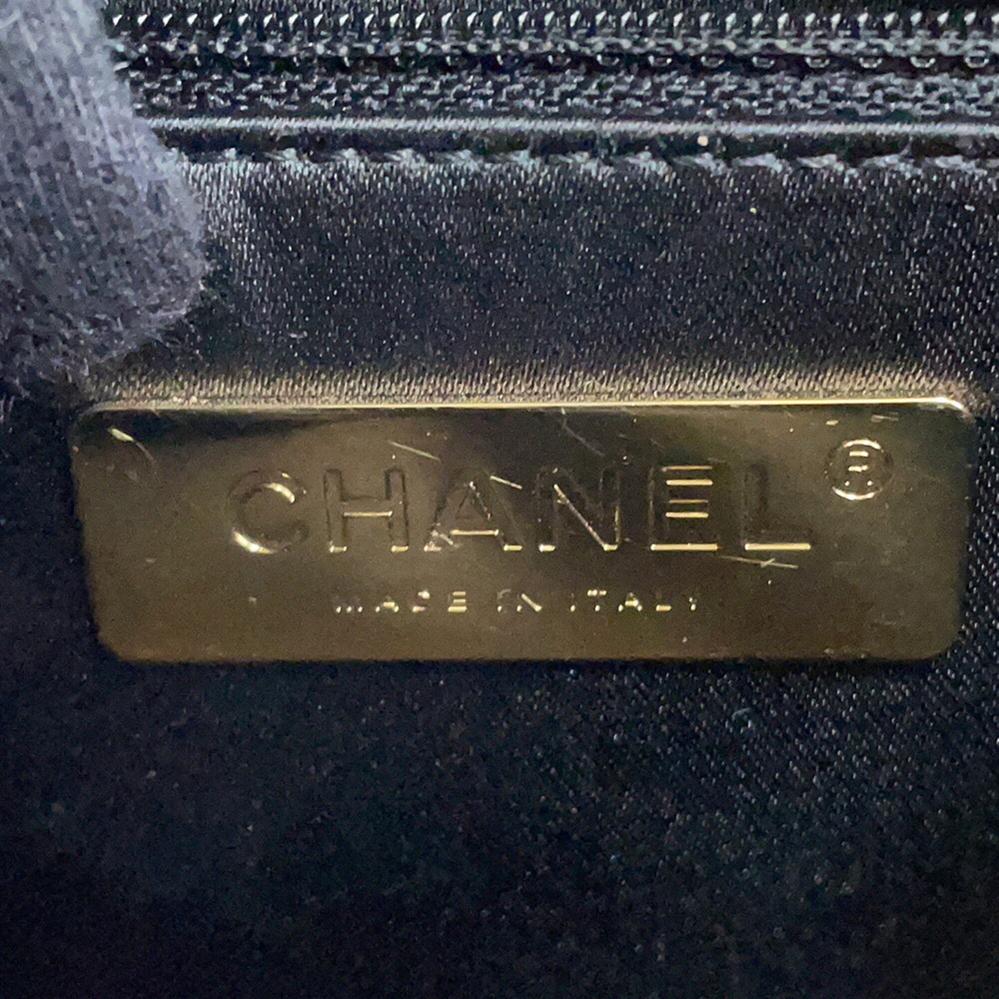 Chanel Black Leather Shoulder Bag (Pre-Owned)