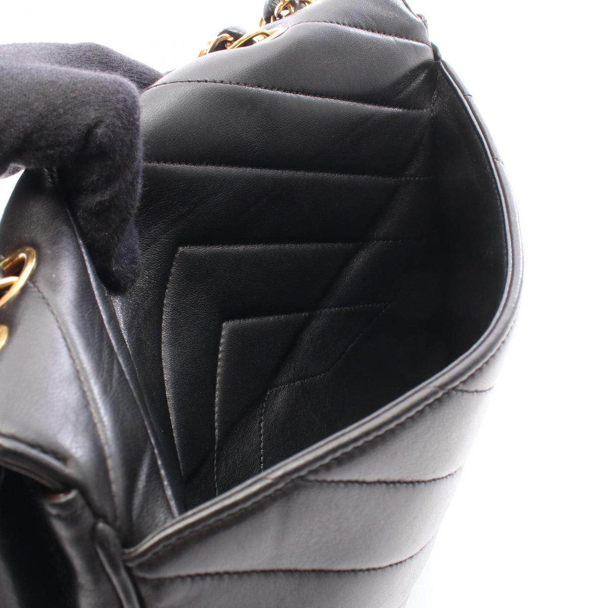 Chanel Chevron (V Stitch) Black Leather Handbag Shoulder Bag (Pre-Owned)
