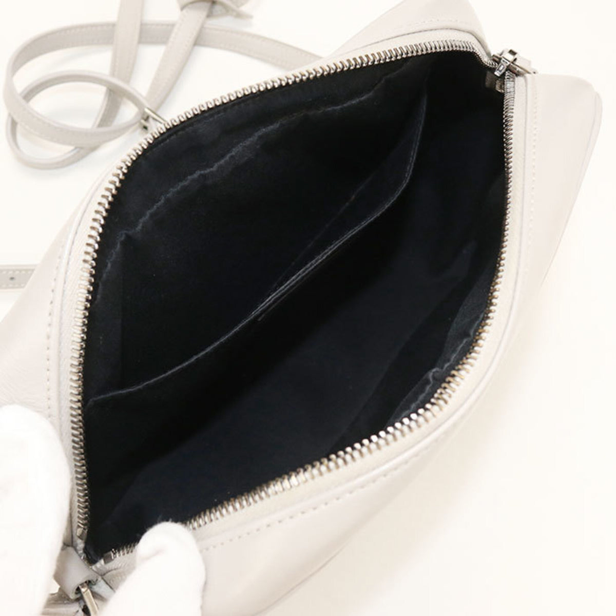 Saint Laurent Gray Leather Shoulder Bag (Pre-Owned)