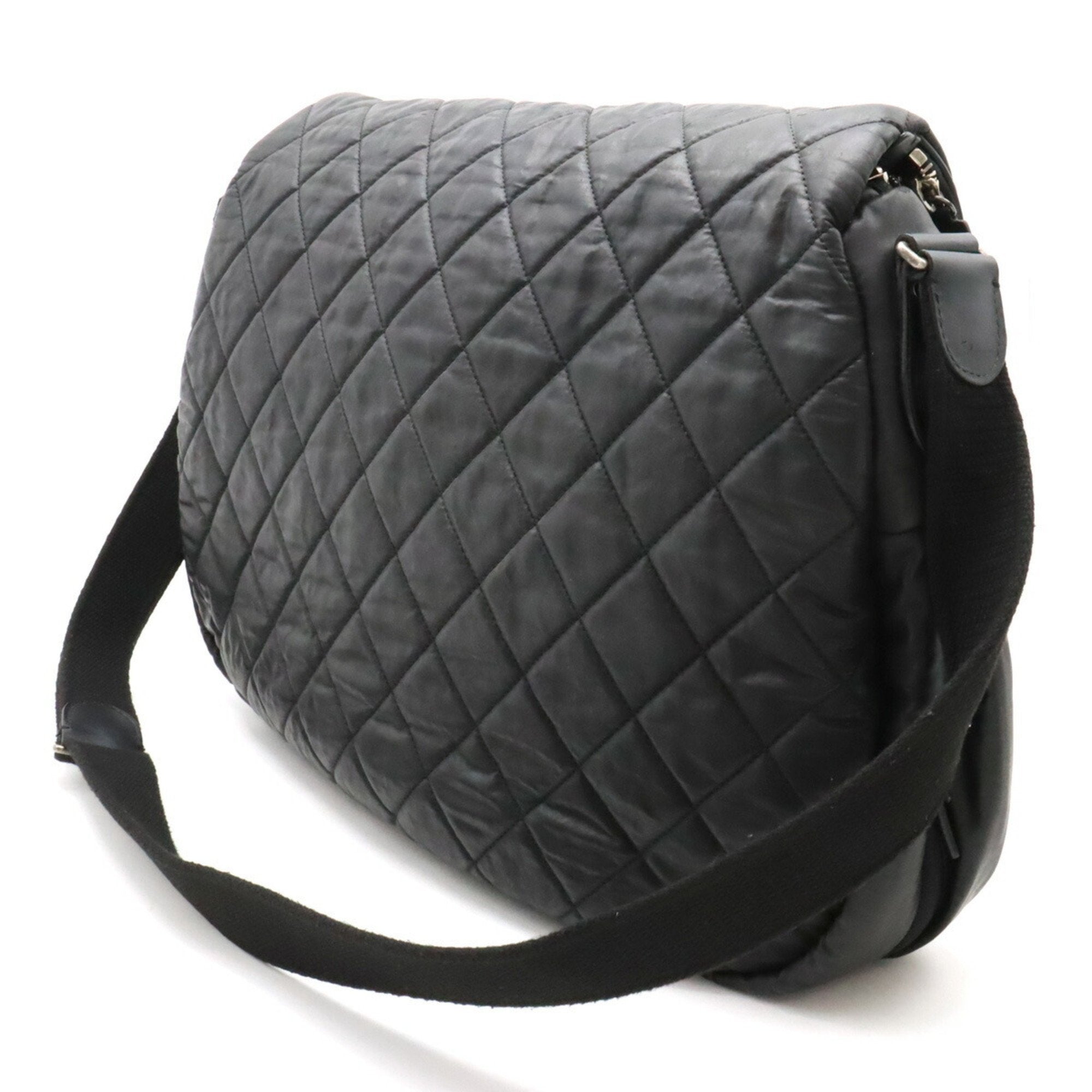 Chanel Black Leather Nylon Shoulder Bag (Pre-Owned)