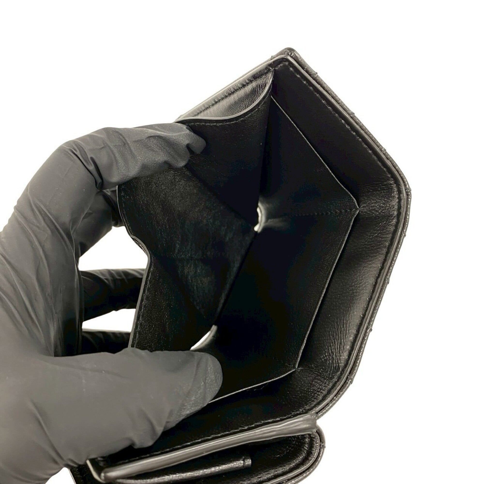 Yves Saint Laurent Black Leather Wallet (Tri-Fold) (Pre-Owned)