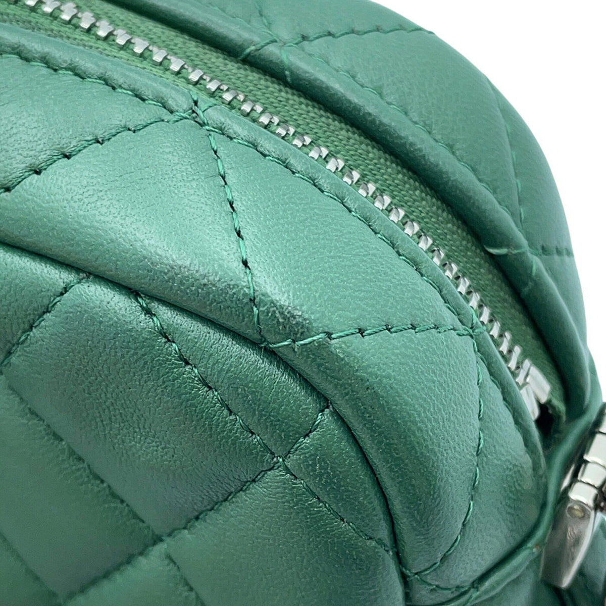 Chanel Matelasse Green Leather Pochette Shoulder Bag (Pre-Owned)