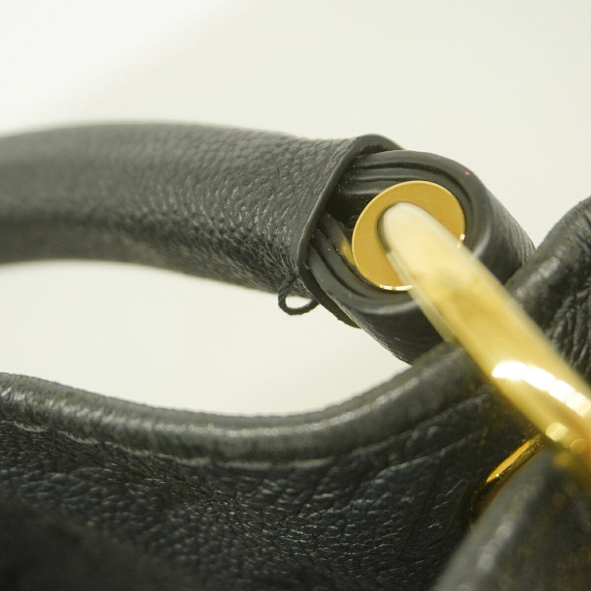 Louis Vuitton Noir Shoulder Bag (Pre-Owned)