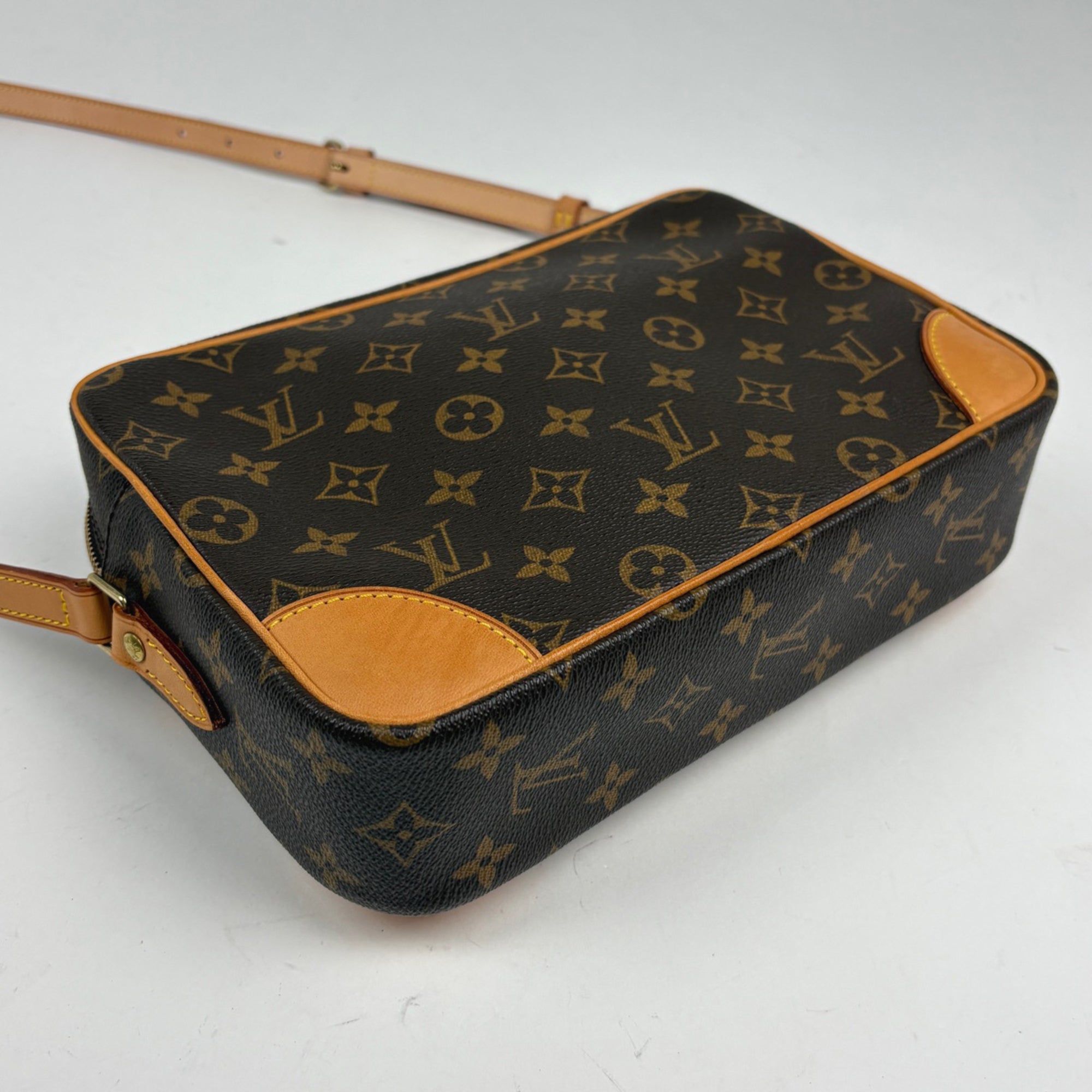 Louis Vuitton Brown Monogram Monogram Shoulder Bag (Pre-Owned)