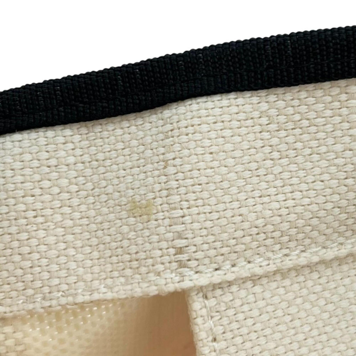Emporio Armani Black White Pouch Tote Bag (Pre-Owned)