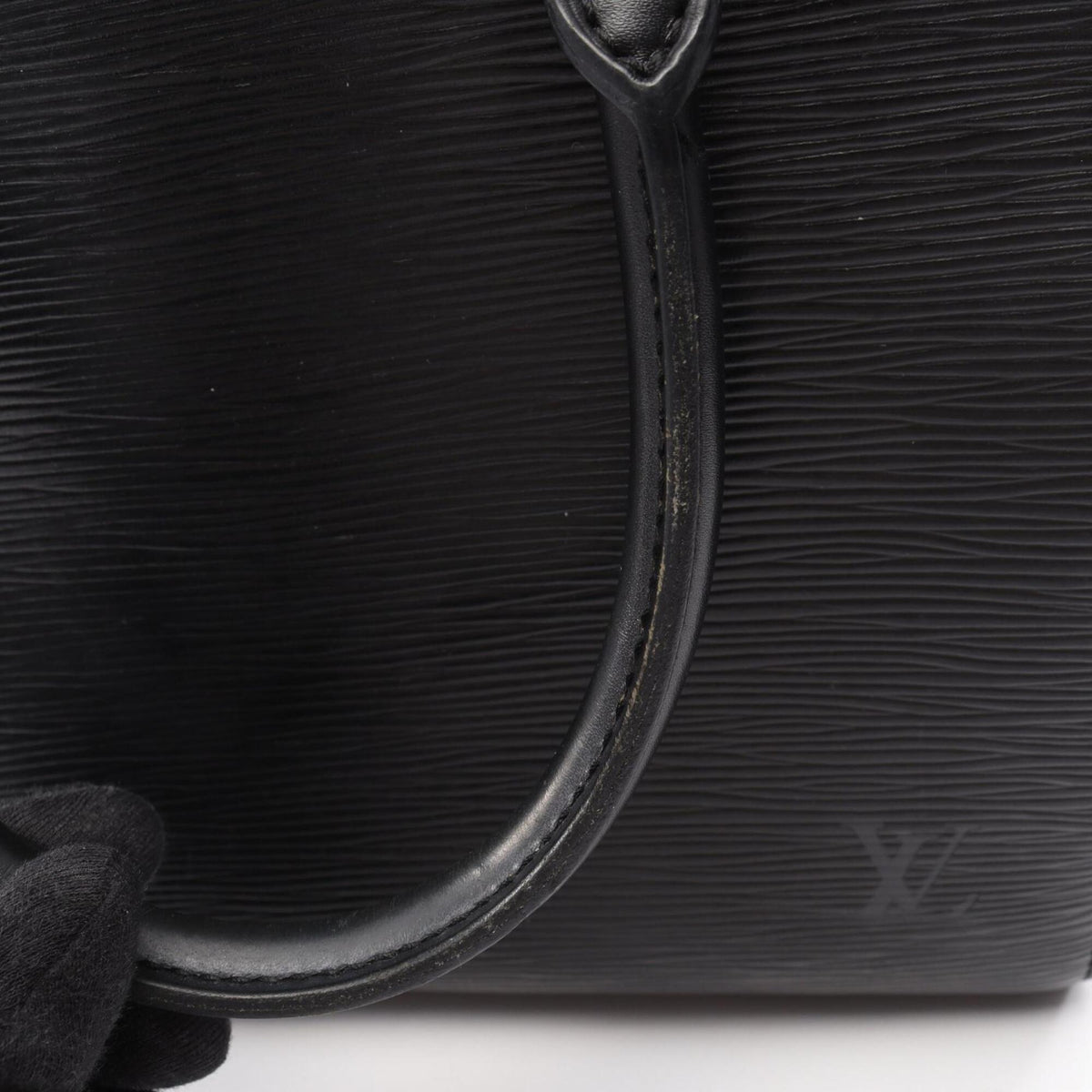 Louis Vuitton Black Leather Handbag (Pre-Owned)