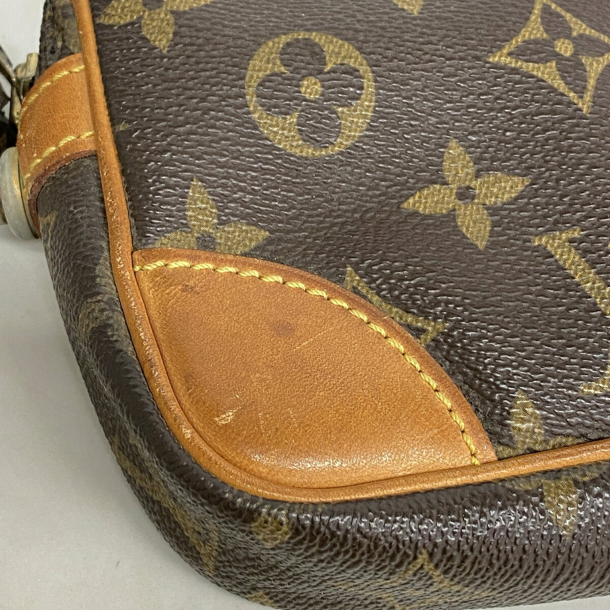 Louis Vuitton Brown Clutch Bag (Pre-Owned)