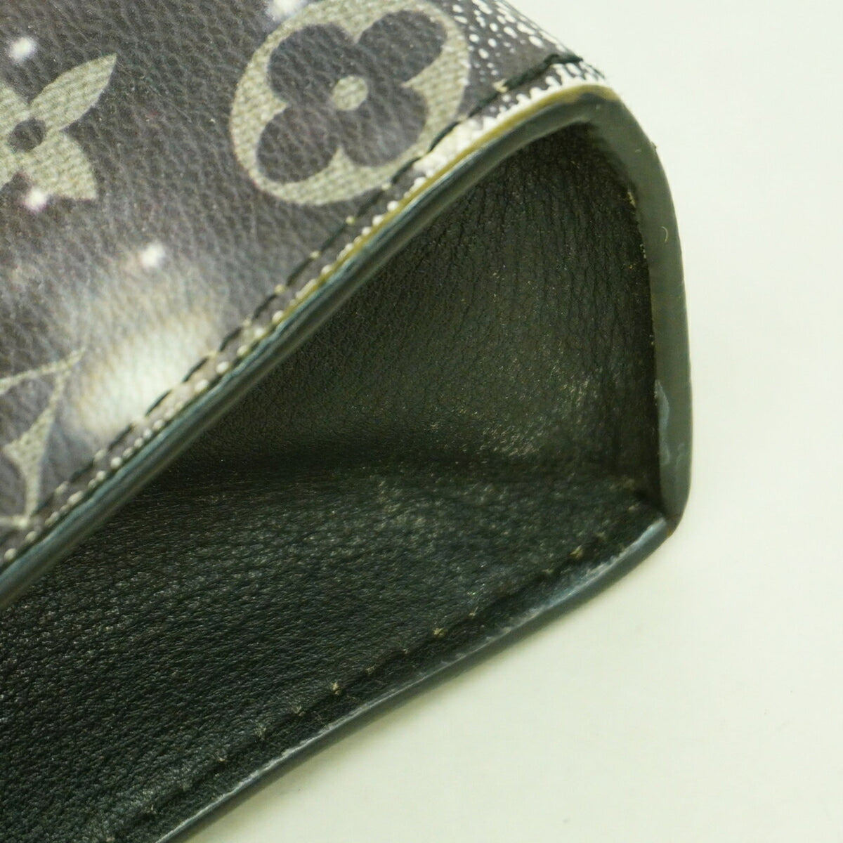 Louis Vuitton Black Clutch Bag (Pre-Owned)