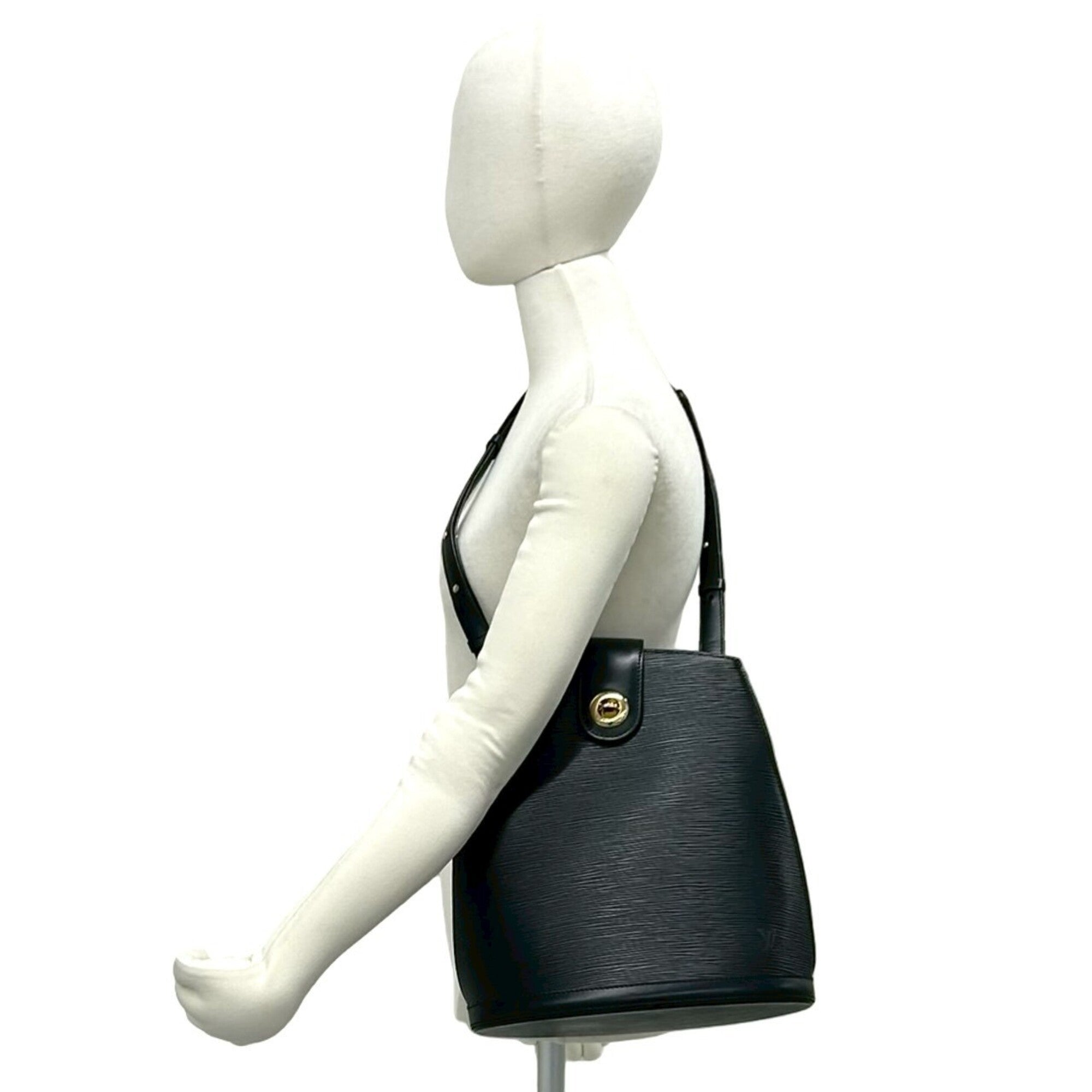 Louis Vuitton Black Leather Shoulder Bag (Pre-Owned)