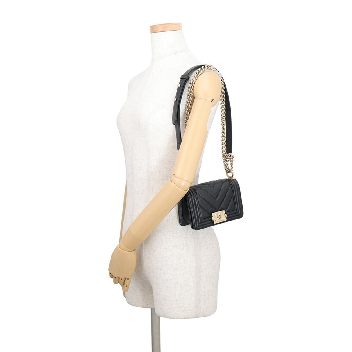 Chanel Boy Chanel Black Grained Calfskin Handbag Shoulder Bag (Pre-Owned)