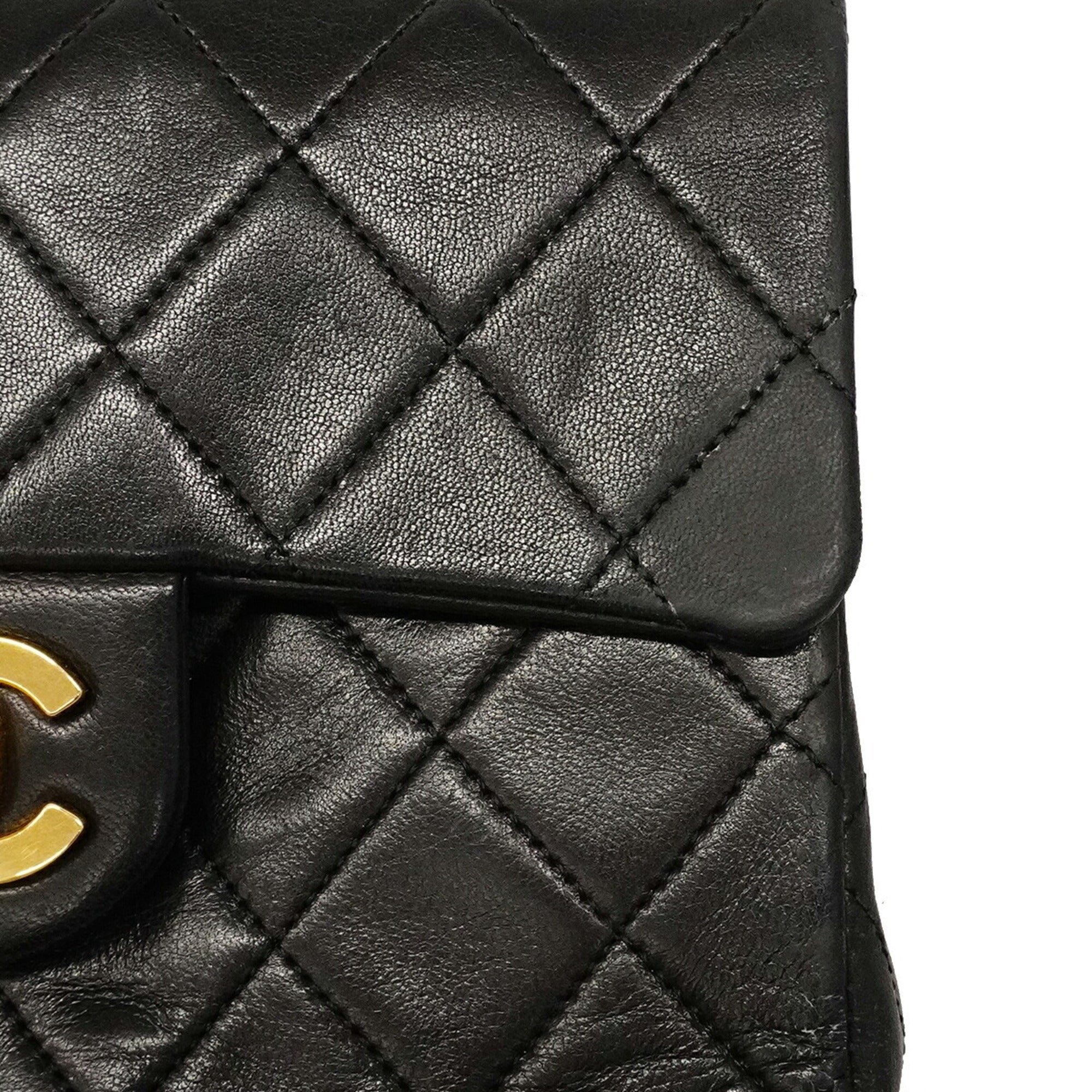 Chanel Black Leather Shoulder Bag (Pre-Owned)