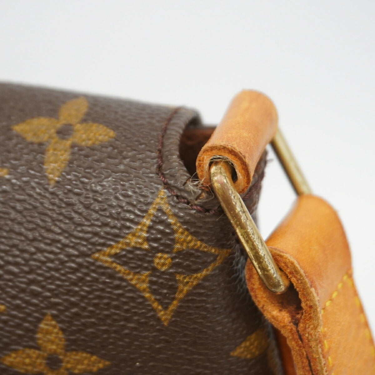 Louis Vuitton Brown Shoulder Bag (Pre-Owned)