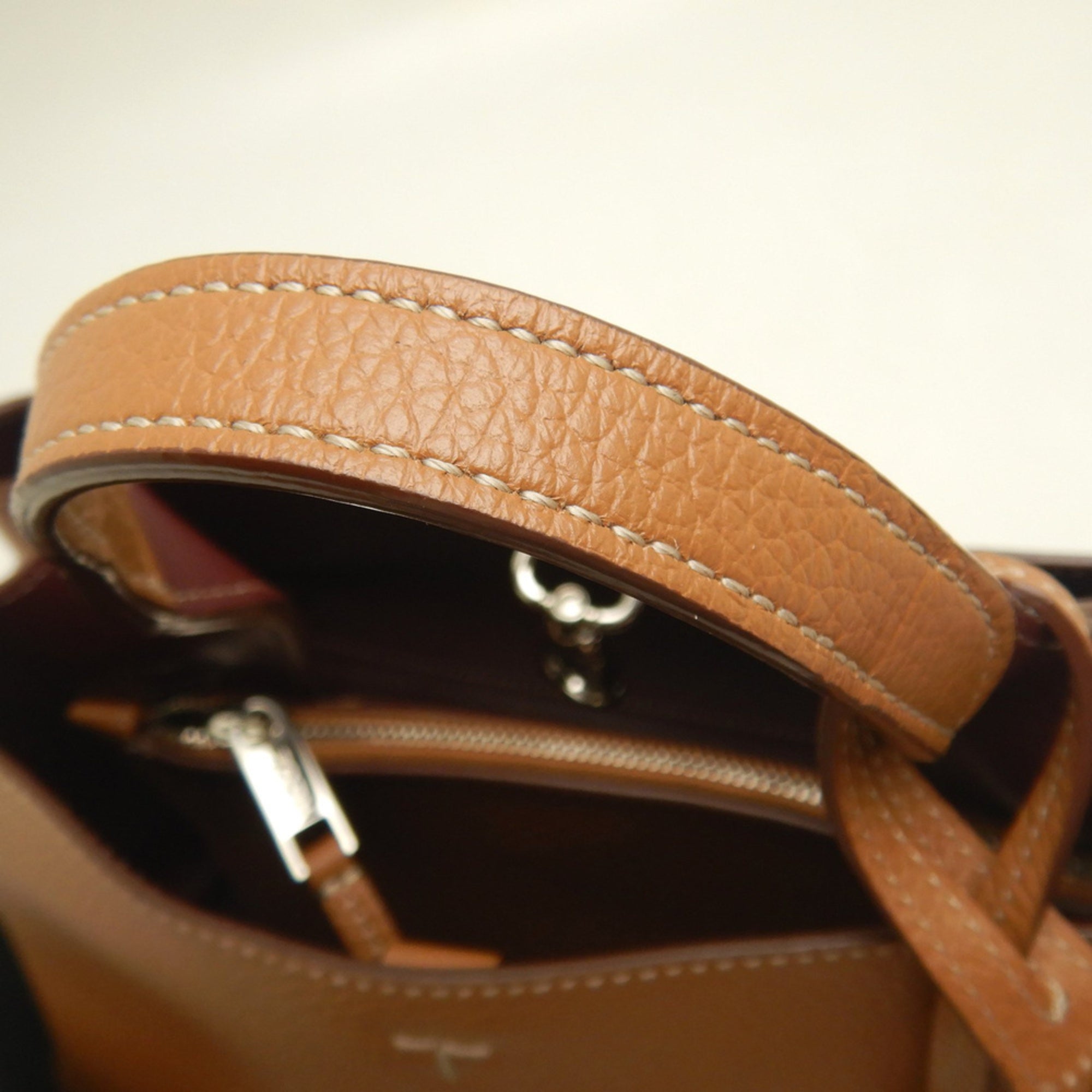 Tod's Brown Leather Handbag (Pre-Owned)