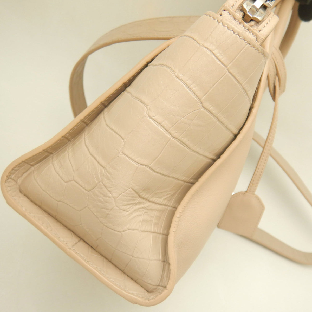Saint Laurent Beige Leather Handbag (Pre-Owned)