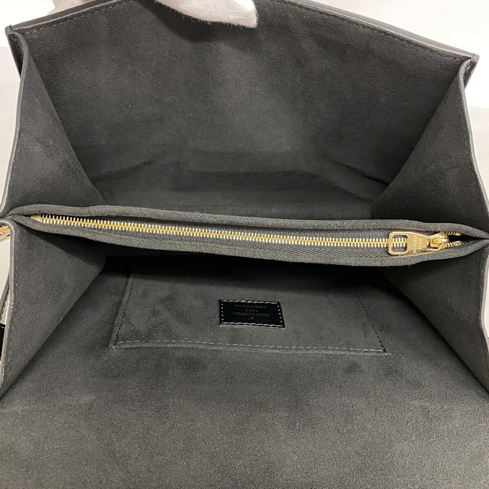 Louis Vuitton Noir Handbag (Pre-Owned)