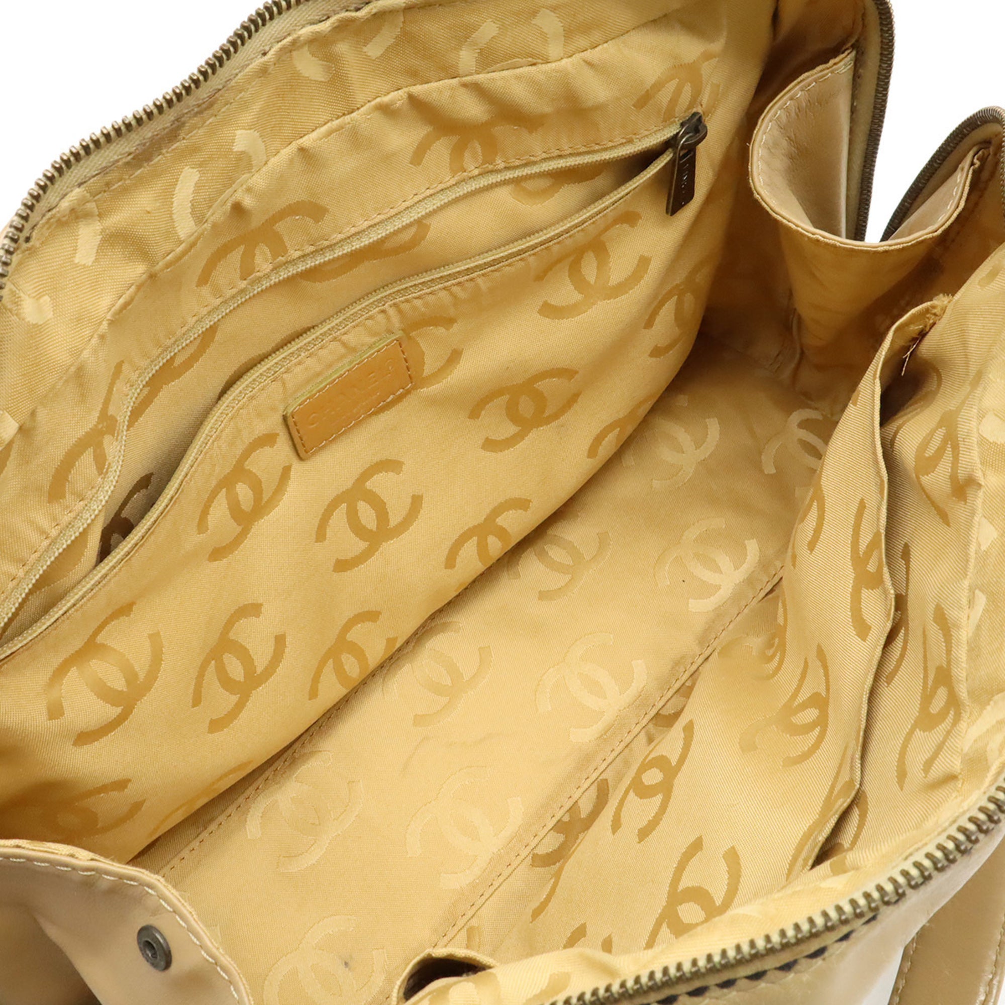 Chanel Wild Stitch Beige Leather Handbag (Pre-Owned)