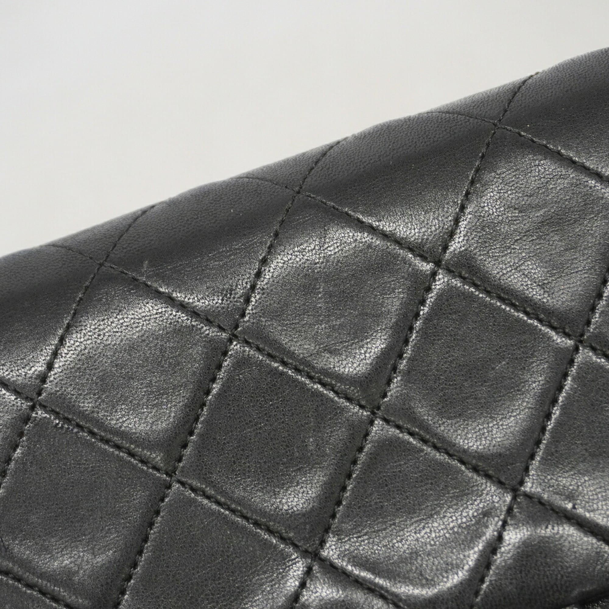 Chanel Black Leather Shoulder Bag (Pre-Owned)
