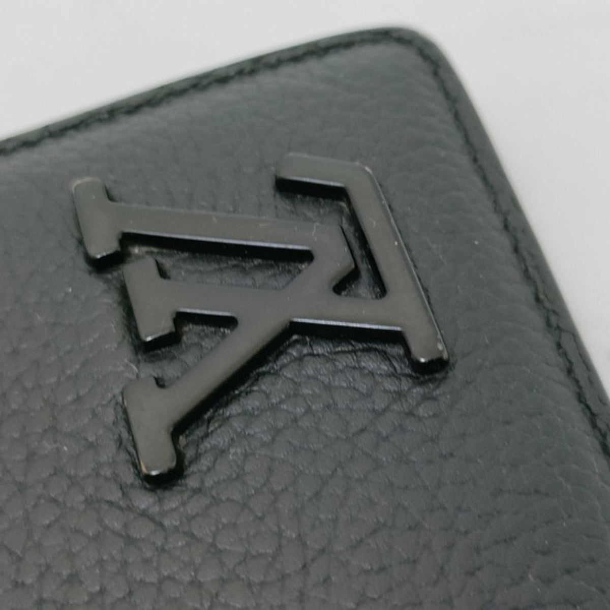Louis Vuitton Black Leather Wallet (Bi-Fold) (Pre-Owned)