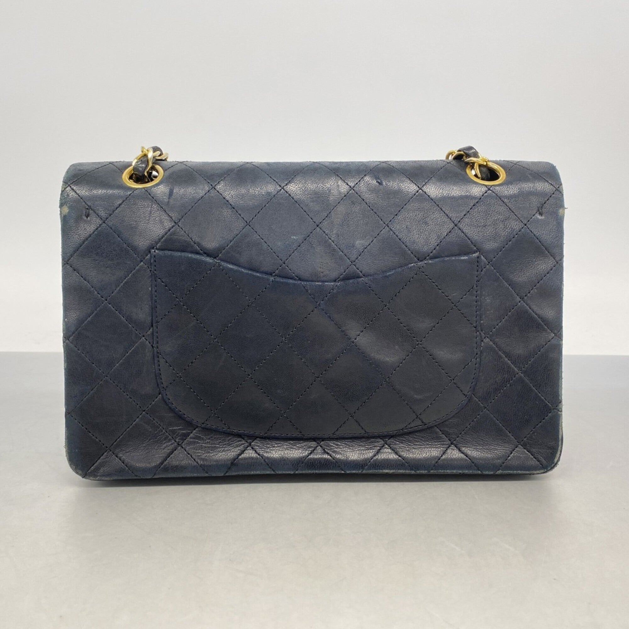 Chanel Black Leather Shoulder Bag (Pre-Owned)