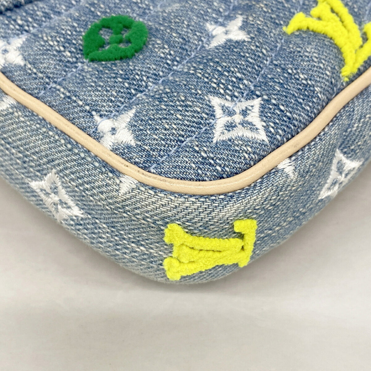 Louis Vuitton Light Blue Shoulder Bag (Pre-Owned)
