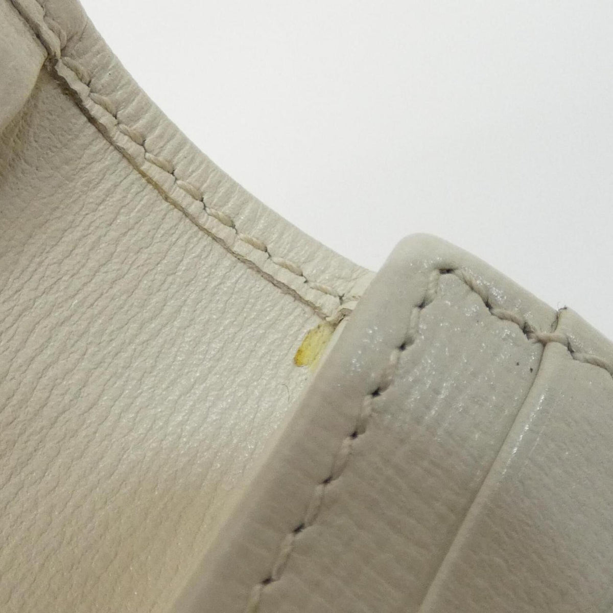 Gucci Beige White Gg Supreme Leather Wallet (Bi-Fold) (Pre-Owned)