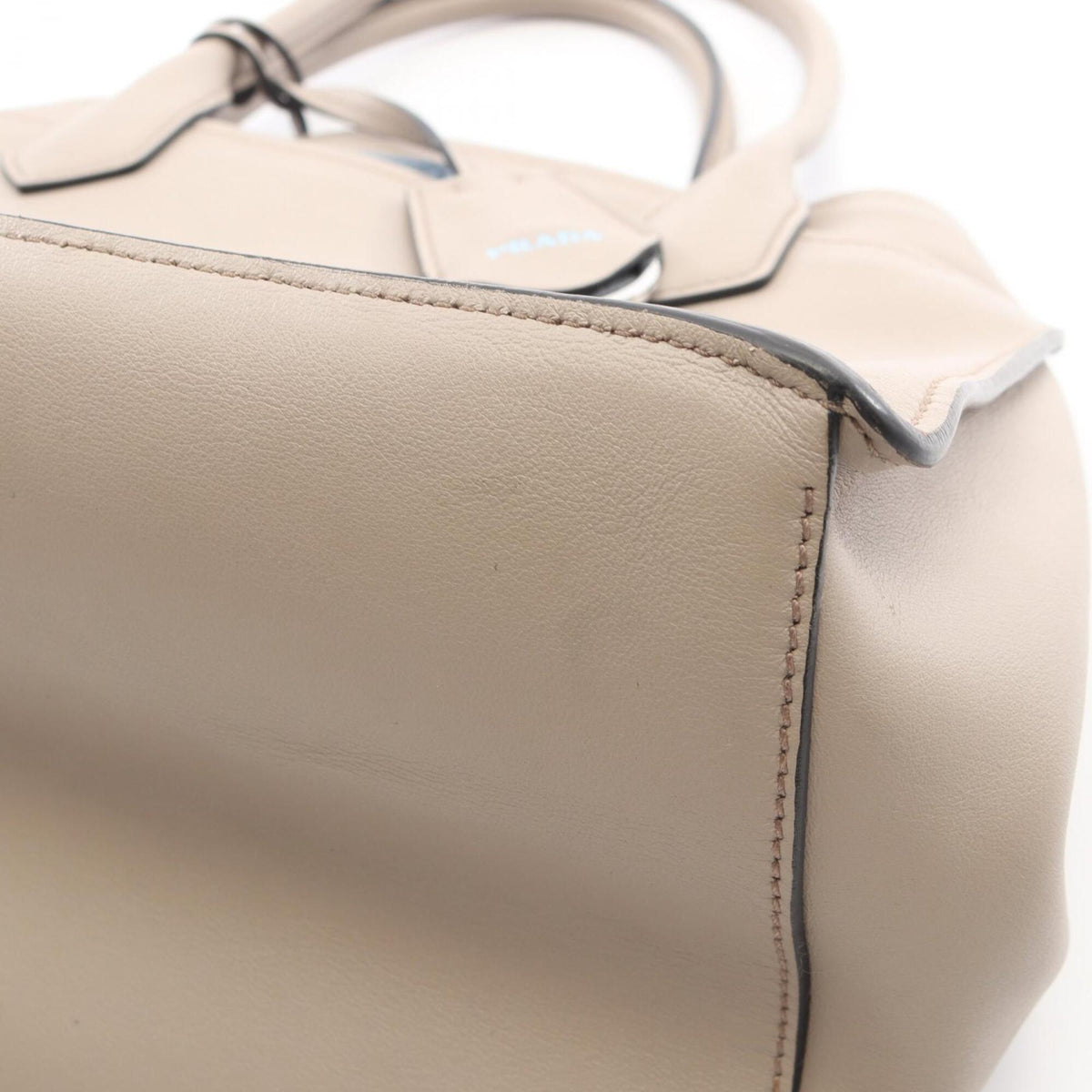 Prada Beige Leather Handbag (Pre-Owned)