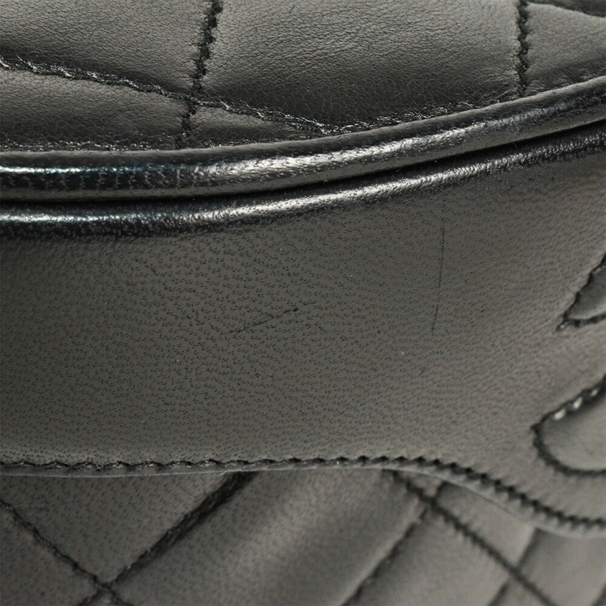Chanel Matelasse Black Leather Shoulder Bag (Pre-Owned)