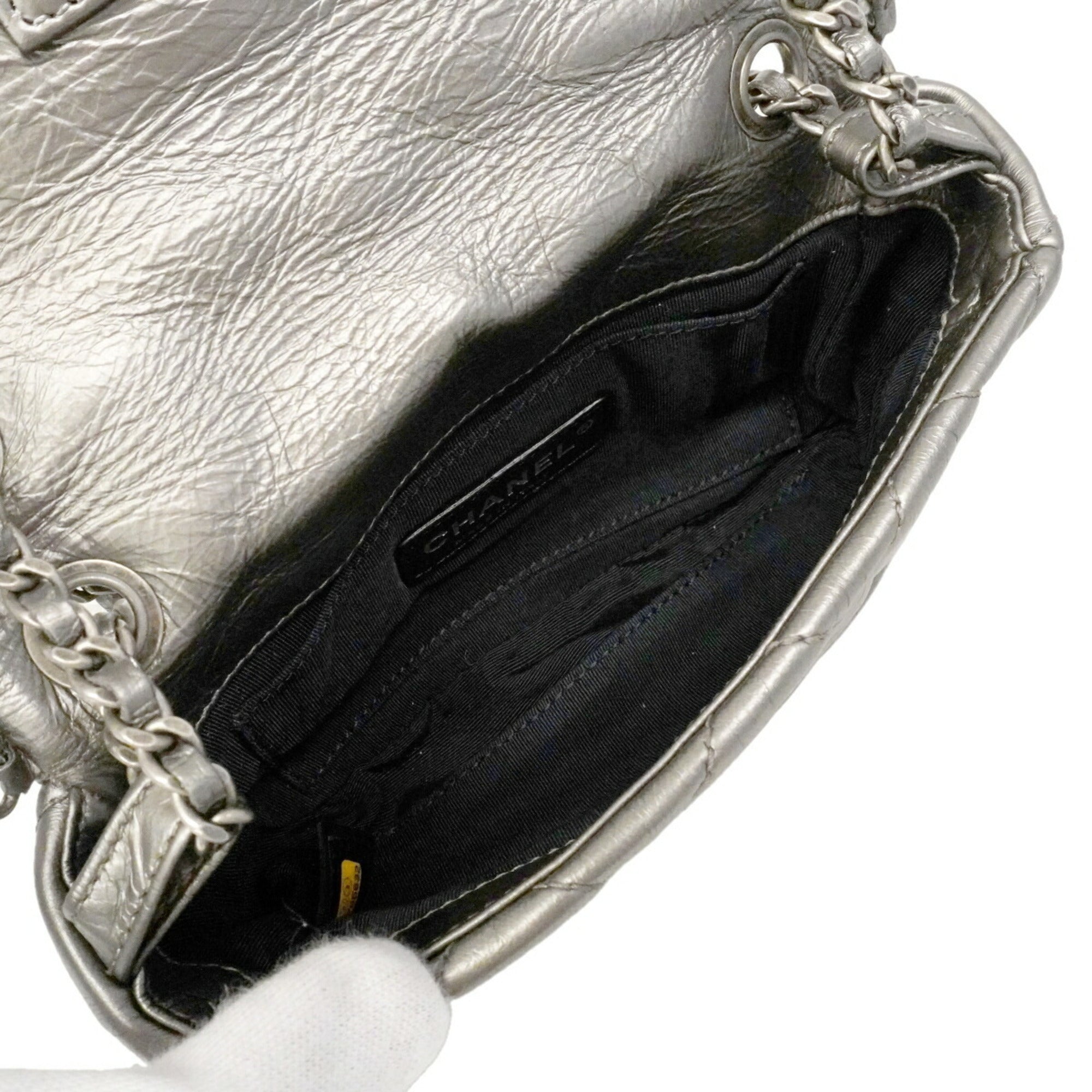Chanel Silver Leather Shoulder Bag (Pre-Owned)