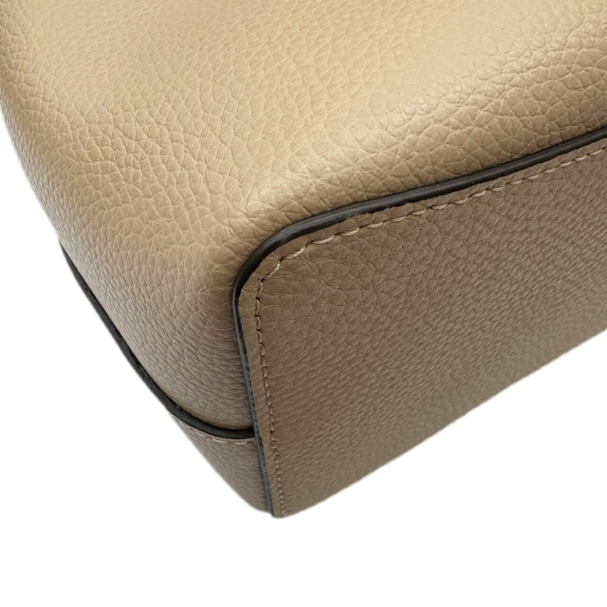 Coach Beige Leather Handbag Shoulder Bag (Pre-Owned)