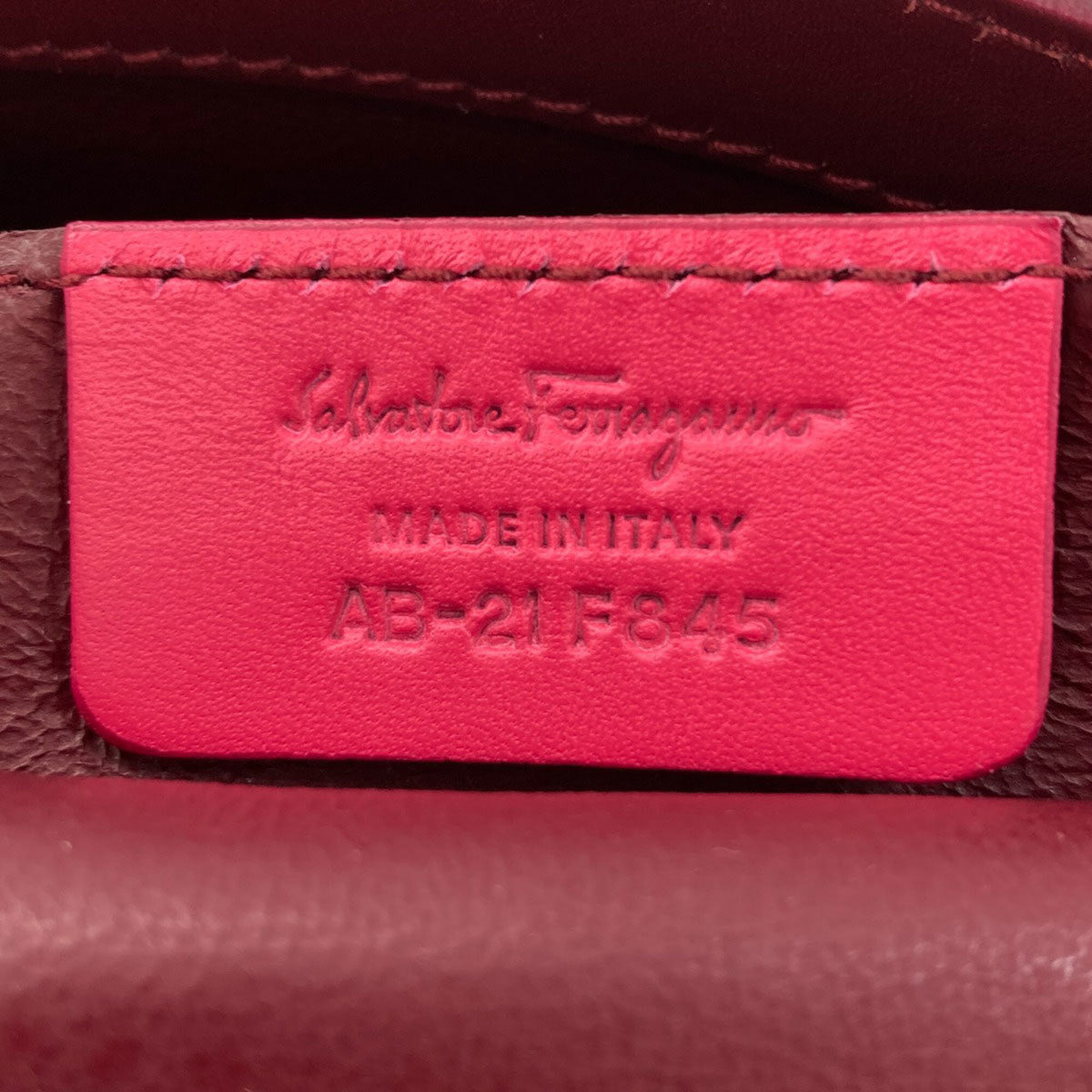 Salvatore Ferragamo Gancini Bordeaux Pink Leather Handbag (Pre-Owned)