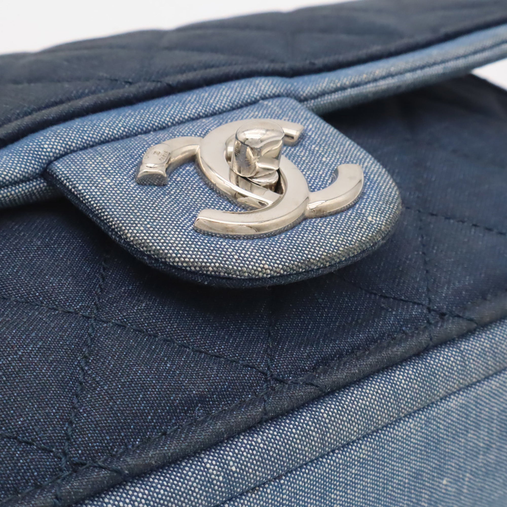 Chanel Blue Denim Shoulder Bag (Pre-Owned)