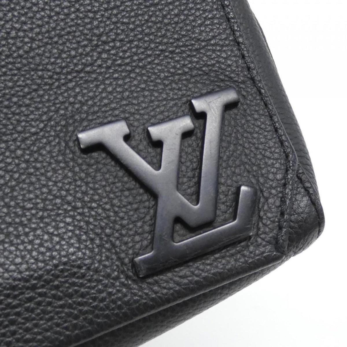 Louis Vuitton Black Leather Shoulder Bag (Pre-Owned)