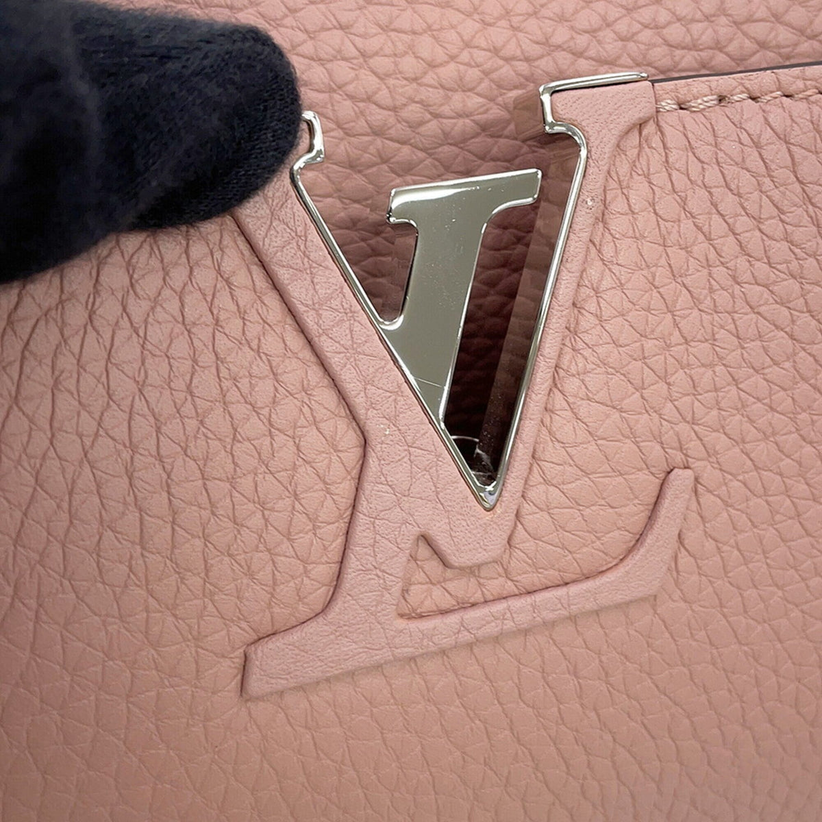 Louis Vuitton Magnolia Leather Handbag (Pre-Owned)