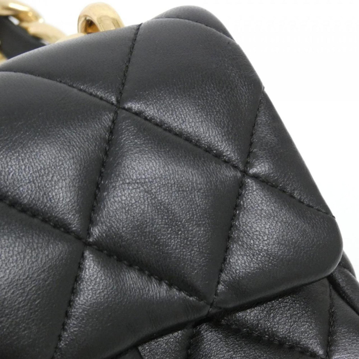 Chanel Black Leather Shoulder Bag (Pre-Owned)