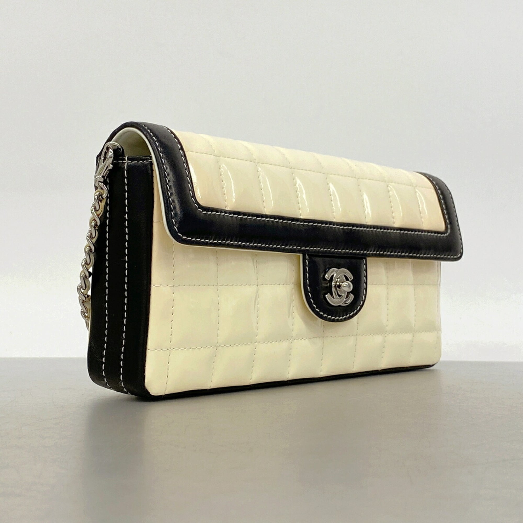 Chanel Black White Patent Leather Shoulder Bag (Pre-Owned)