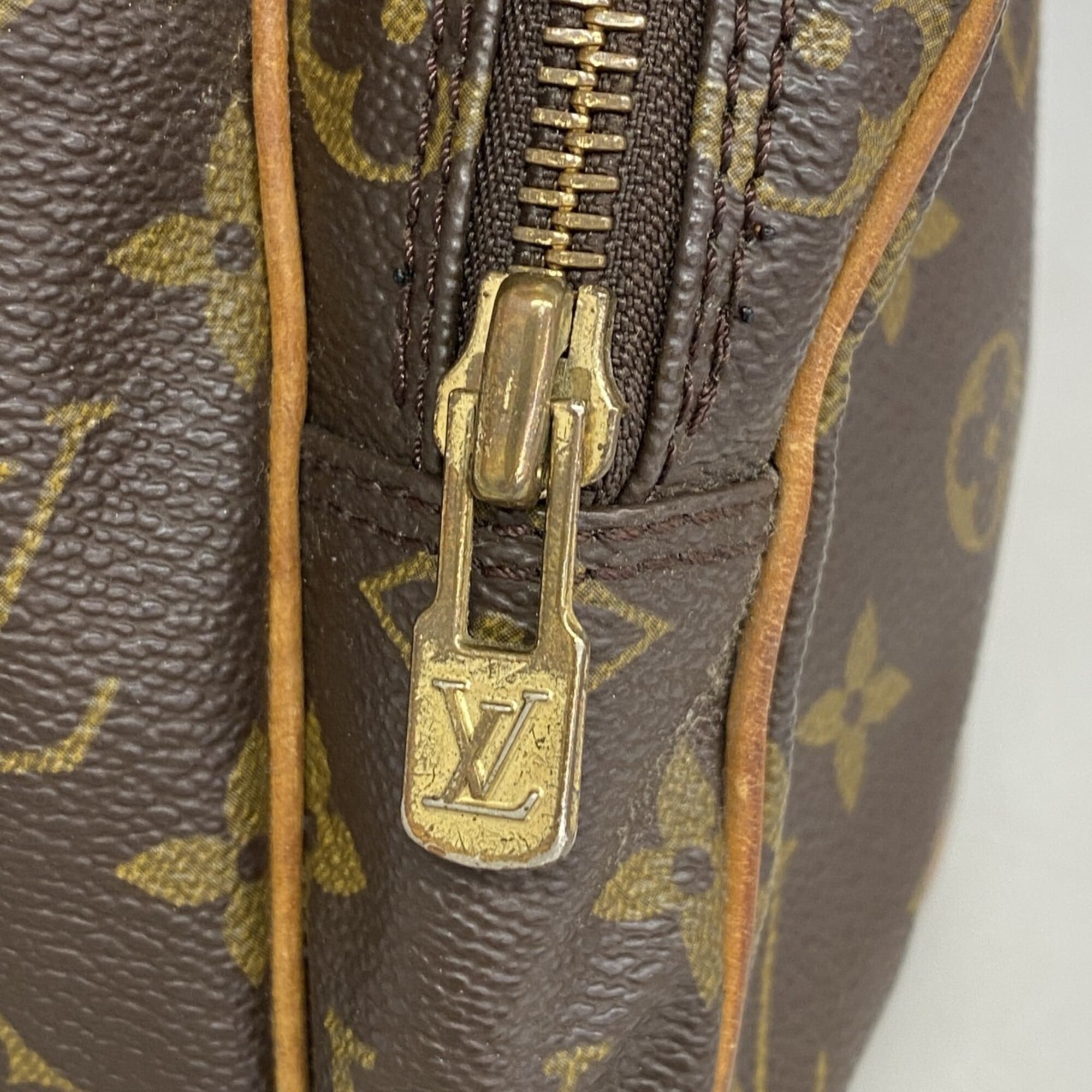 Louis Vuitton Brown Shoulder Bag (Pre-Owned)
