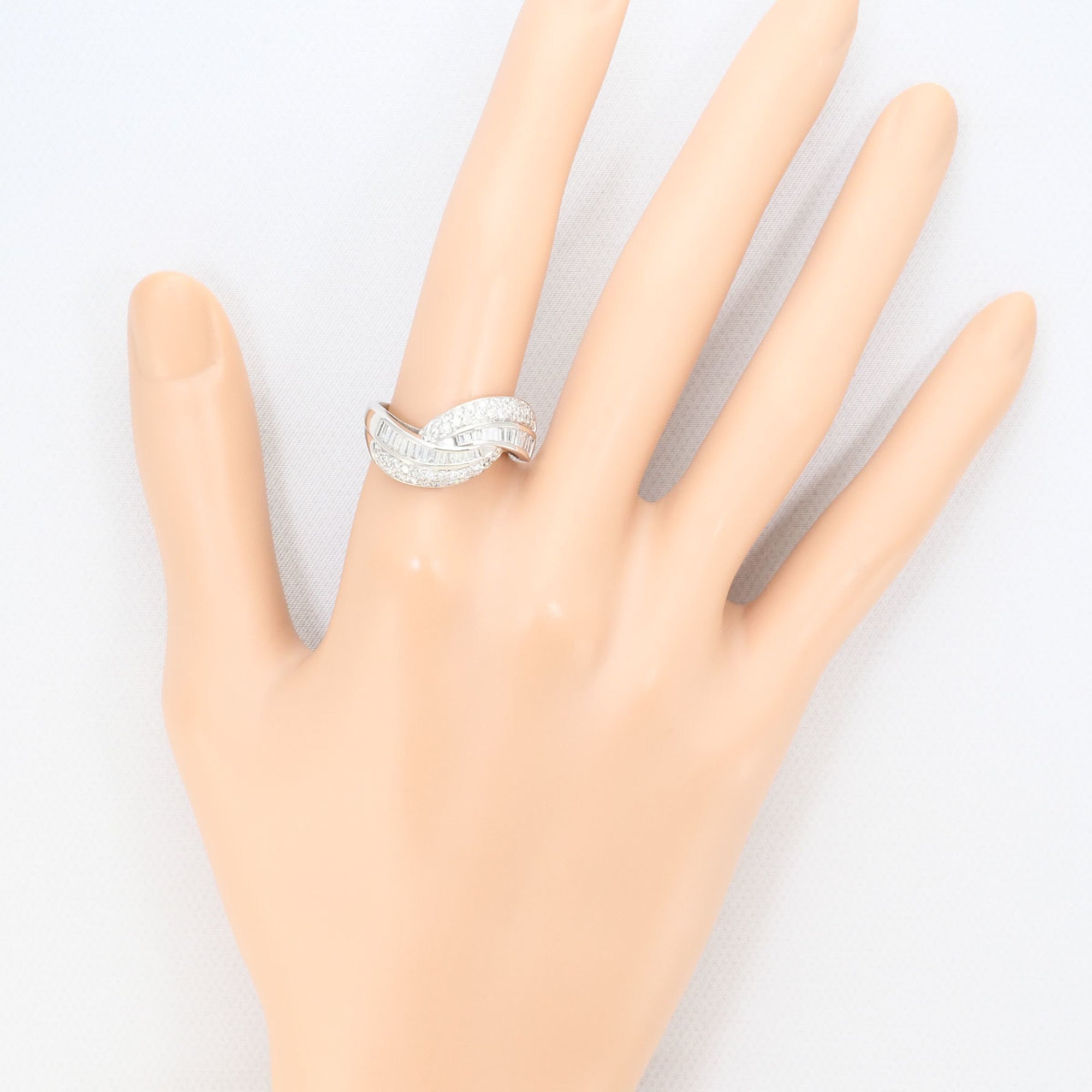 Unbranded White Gold White Gold (18K) Band Ring (Pre-Owned)