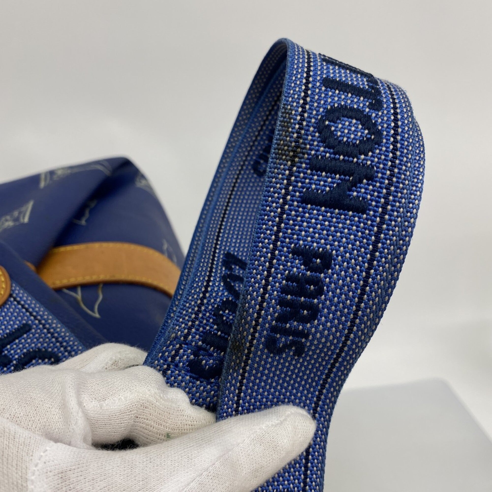 Louis Vuitton Blue Shoulder Bag (Pre-Owned)