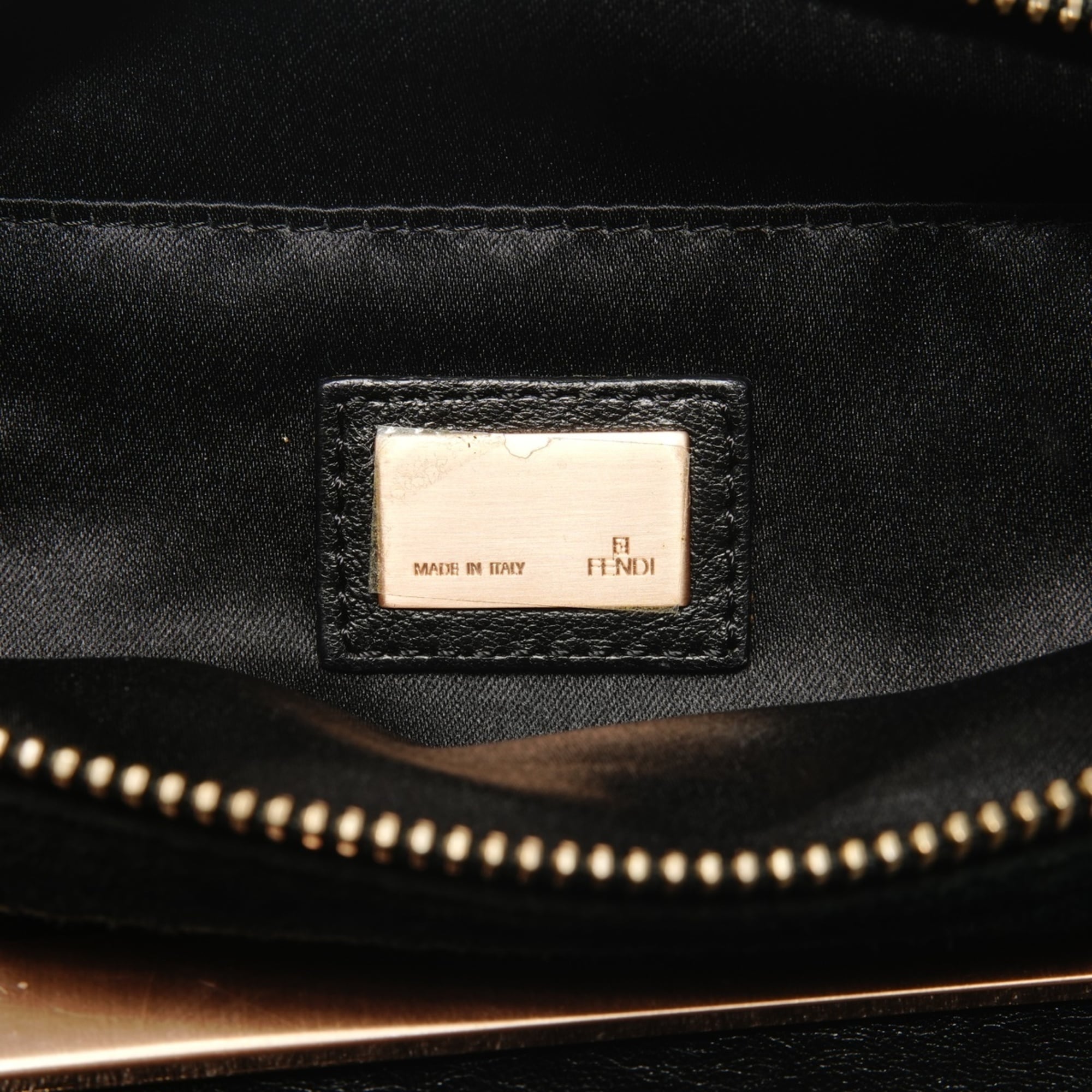 Fendi Black Leather Shoulder Bag (Pre-Owned)