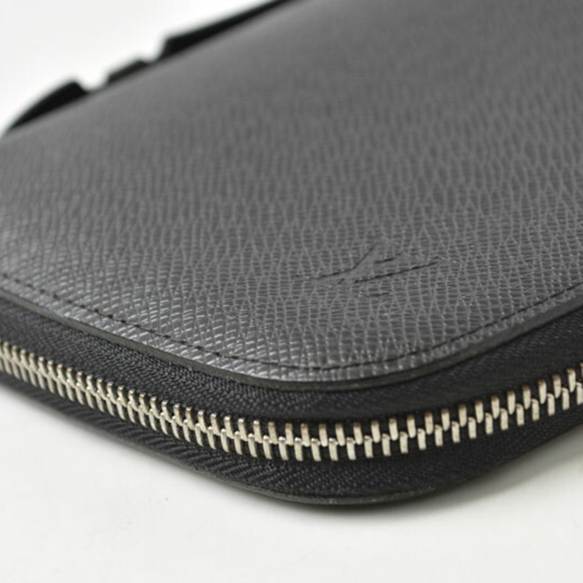Louis Vuitton Taiga Ardoise Taiga Leather Long Wallet (Bi-Fold) (Pre-Owned)